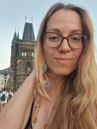 Dnes je mi 47 a vůbec nevím, kdy se to stalo. Protože uvnitř si pořád připadám tak trochu jako náctiletá. Mí synové se...