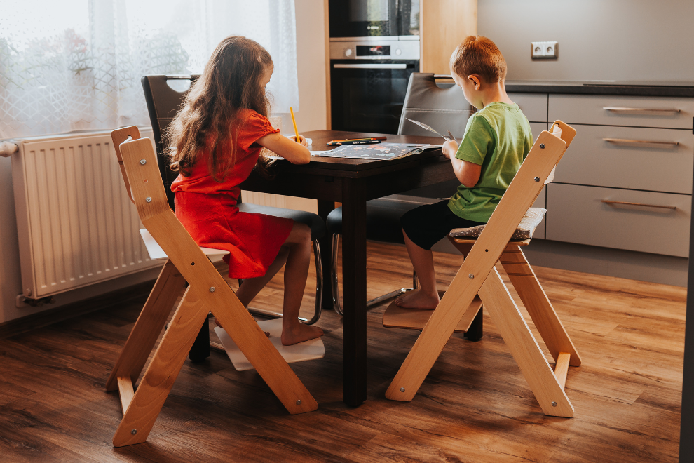 Jak naučit dítě správně sedět?