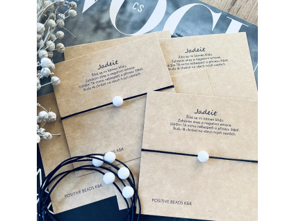 náramek jadeit, bílé korálky