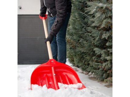 Použitie lopaty na sneh