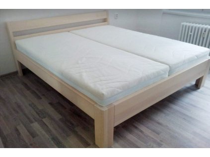 masivní zvýšená postel radka borovice masiv bílé moření