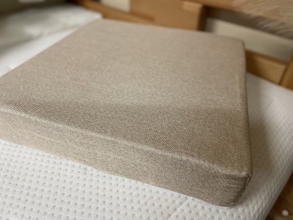 Zvyšující sedák pro seniory PUR pěna 45x45x8 cm potah béžový