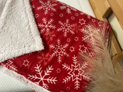 Deka mikroplyš s beránkem vánoční vločky červená 150x200cm