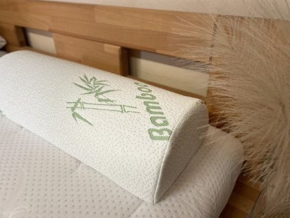Uvolňovací polštář půlválec Bamboo visco pěna 56x22/ v 13cm