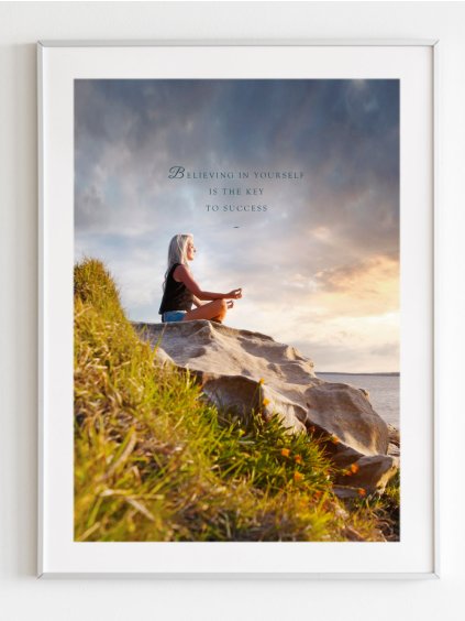 plakat-meditujici-divka