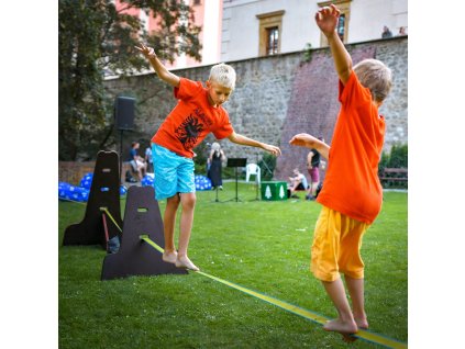 Slackline hřiště s jedním stromem