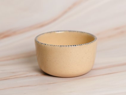 malovaný hrnek s kytickami