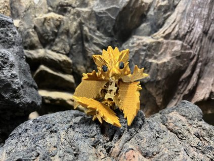 Okřídlený krystalkový dráček miminko zlaté 12 cm