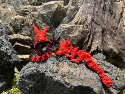 Krystalkový dráček červený s černým bříškem 17,5 cm