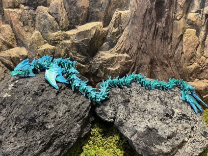 Oceánský drak modro tyrkysový extra dlouhý 82 cm 3D tisk