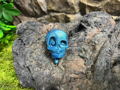 Veselá lebka modrozelená přívěšek na klíče 5 cm