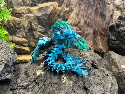 Peříčkový dráček modro tyrkysový délka 26 cm 3D tisk