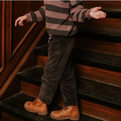 yukikidsweartrousersBeauCharcoalcorduroyvelourscotelecordbroekhosepantalontrouserribpantspantaloncotelerippenhoseribbedfabricfashionschwarznoirzwartblack 871x.progressive.jpg (kopie)