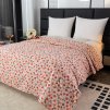 Elegantní růžový přehoz na postel STRAWBERRY s jahodami