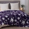 Designová deka HVĚZDY fialová s motivem hvězd pro útulný domov