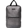 Batoh NORLANDER XCITE, stříbrný povrch, polstrované popruhy, kapsy na notebook i drobnosti, elegantní a odolný.