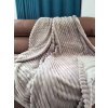 Mikroplyšová deka 150×200 – hebká a hřejivá žebrovaná deka ve světle šedé barvě