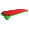 Zelené plastové lehátko do školky