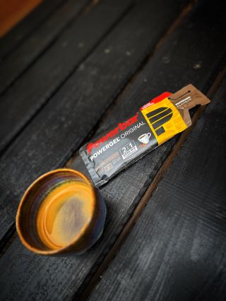 POWERGEL to je největší klasika od POWERBAR. Gely jsou oblíbeným zdrojem rychlé energie při závodě i tréninku. A pro...