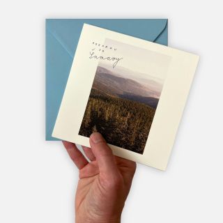 Chystáte se letos na české hory? Mrkněte k nám, pokud z nich chcete poslat originální pozdrav někomu blízkému. Máme verzi...