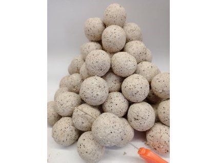 Rozpustné boilies s jílem.Ananas krill. 24 mm.