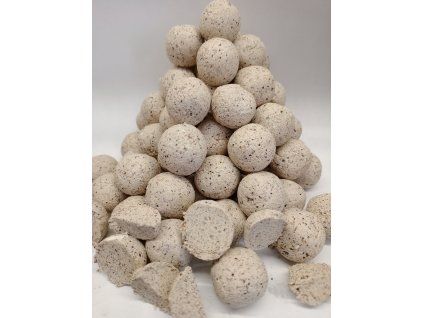 Rozpustné boilies s jílem.Broskev chilli 24 mm.