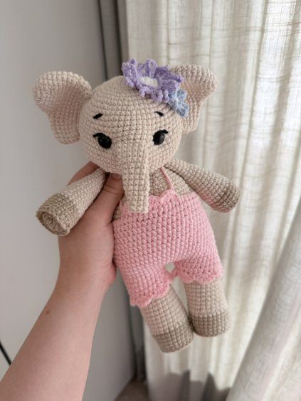 slonik w ogrodniczkach 2