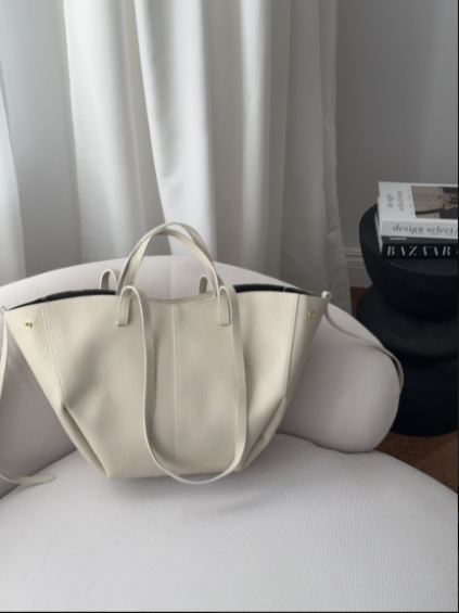 Dámská kožená kabelka Poli maxi v krémové barvě