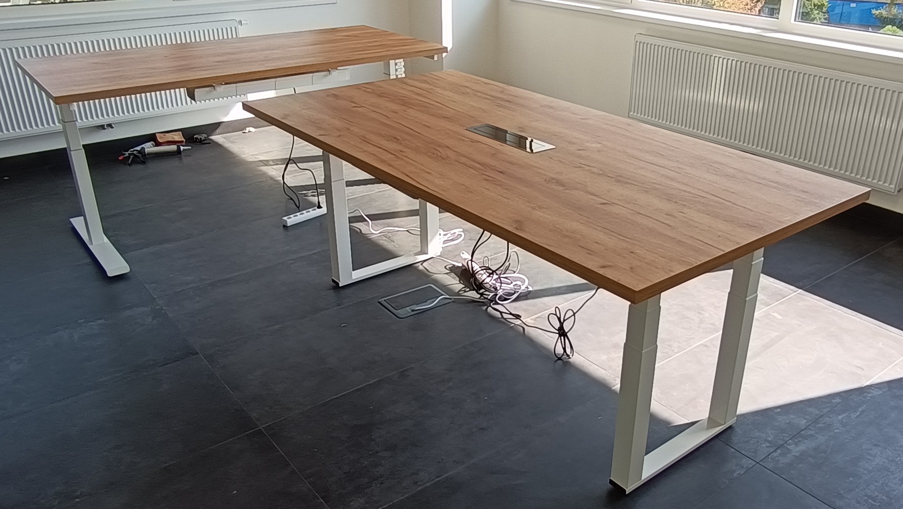 Luxusní jednací i ředitelský stůl v Dubu Craft zlatém