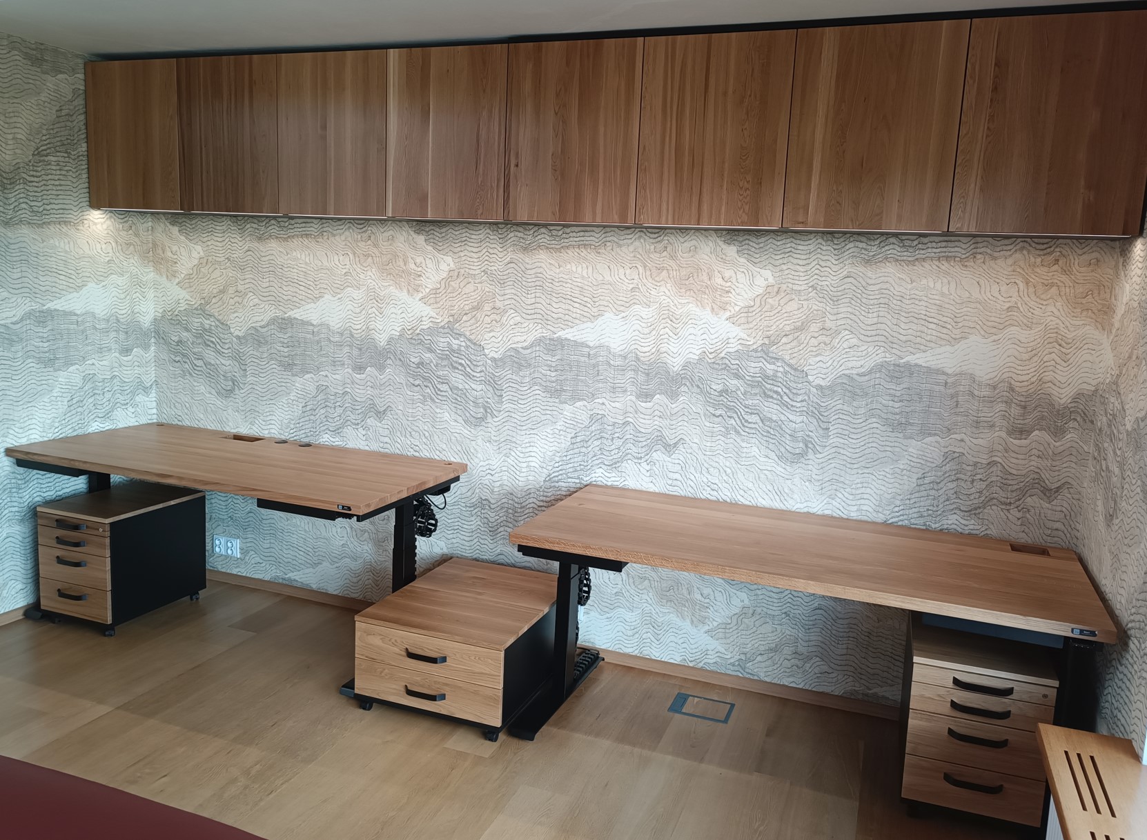 Masiv - dubová spárovka - výškově nastavitelný stůl DeskTherapy D5+ Exclusive