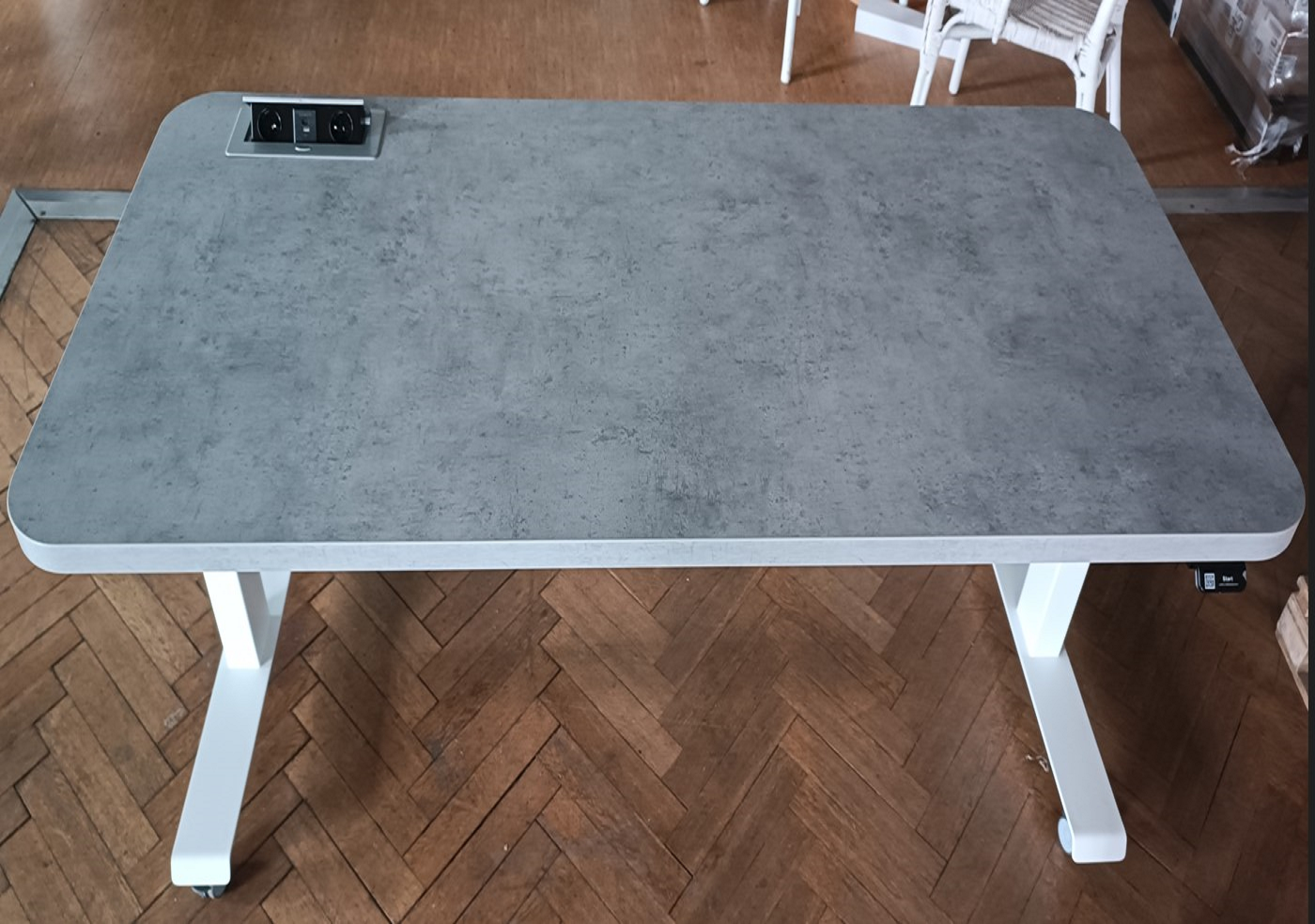 DeskTherapy D5+ s betonovou deskou a kolečky