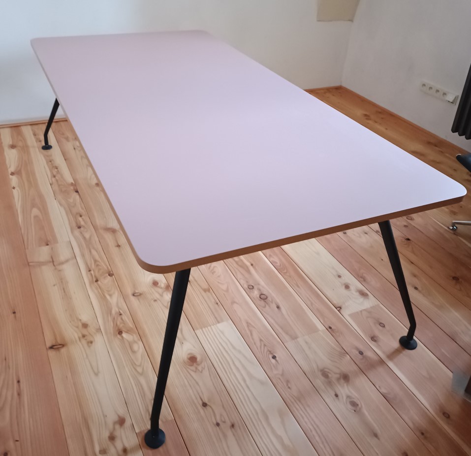 Kooki II - růžová deska, bílá podnož a žlutý kontejner