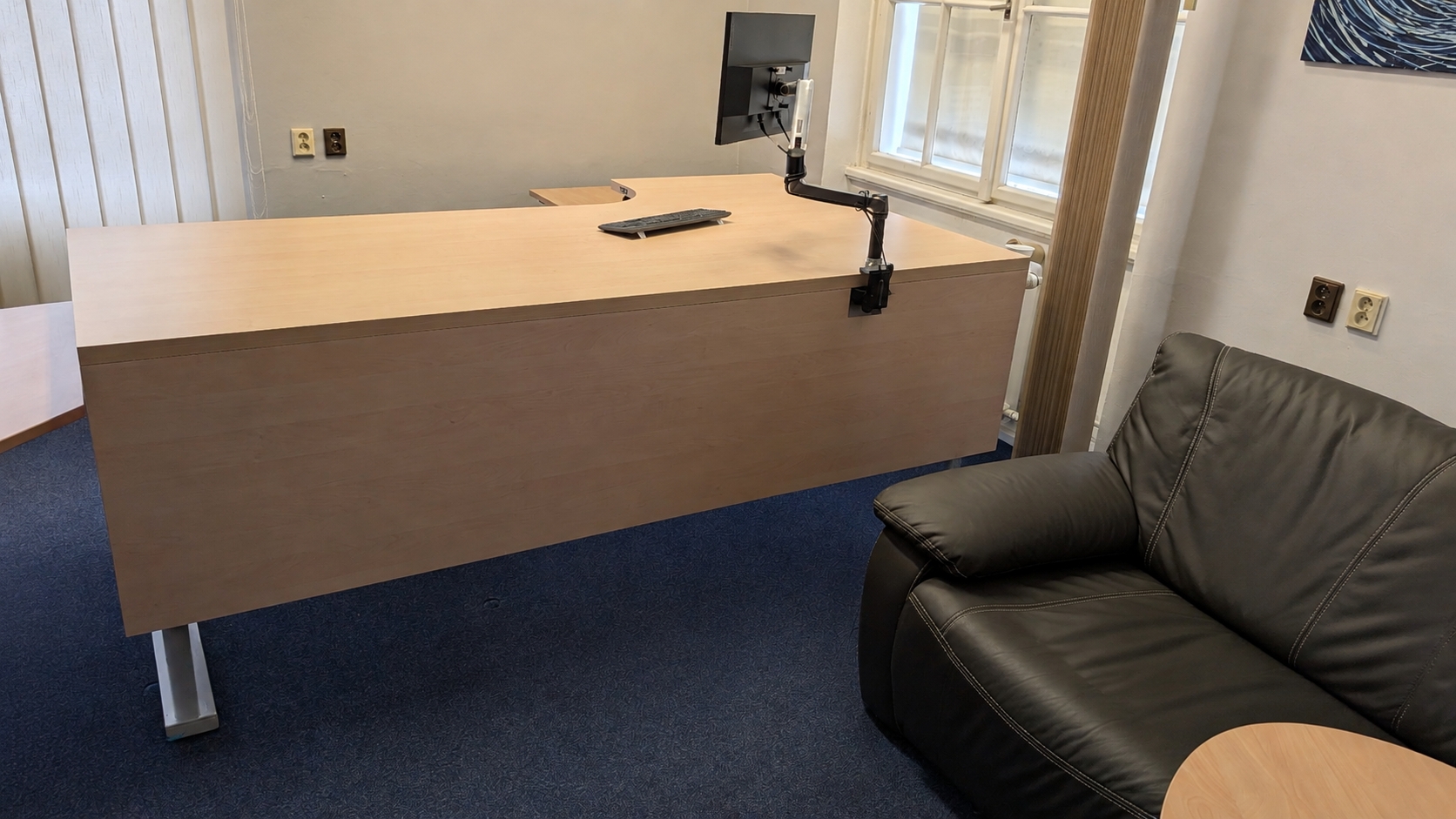 DeskTherapy D5+ bříza - luxusní rohový stůl