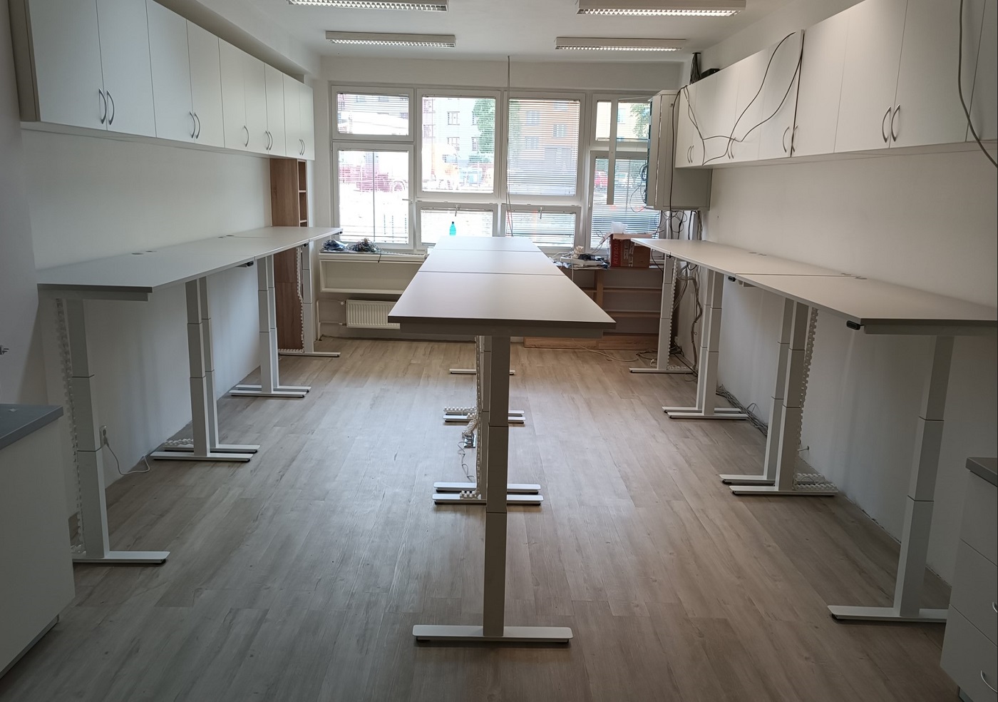 Učebna se stoly DeskTherapy D5+