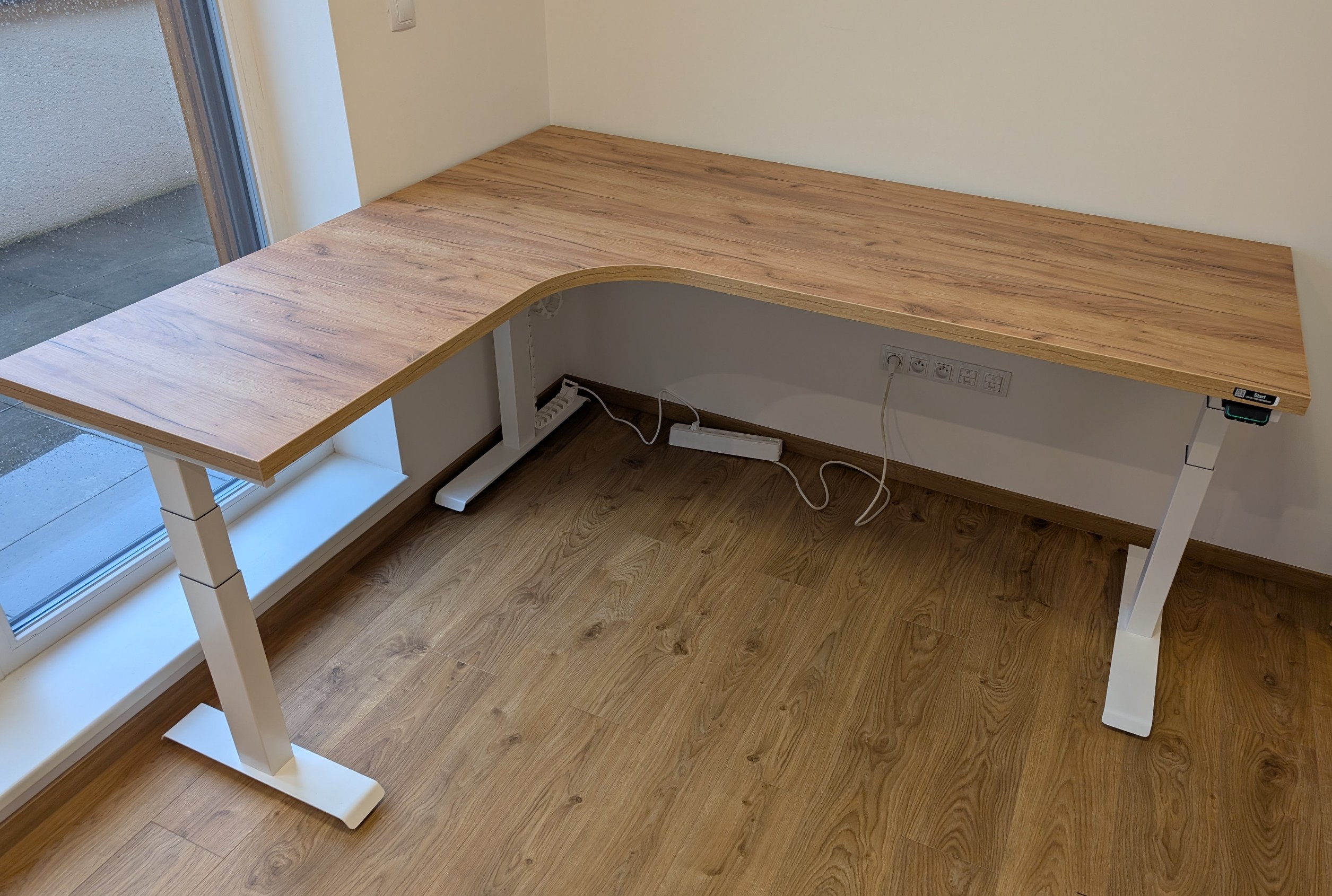 desktherapy-d5-rohovy-stul-elektricky-top-stul