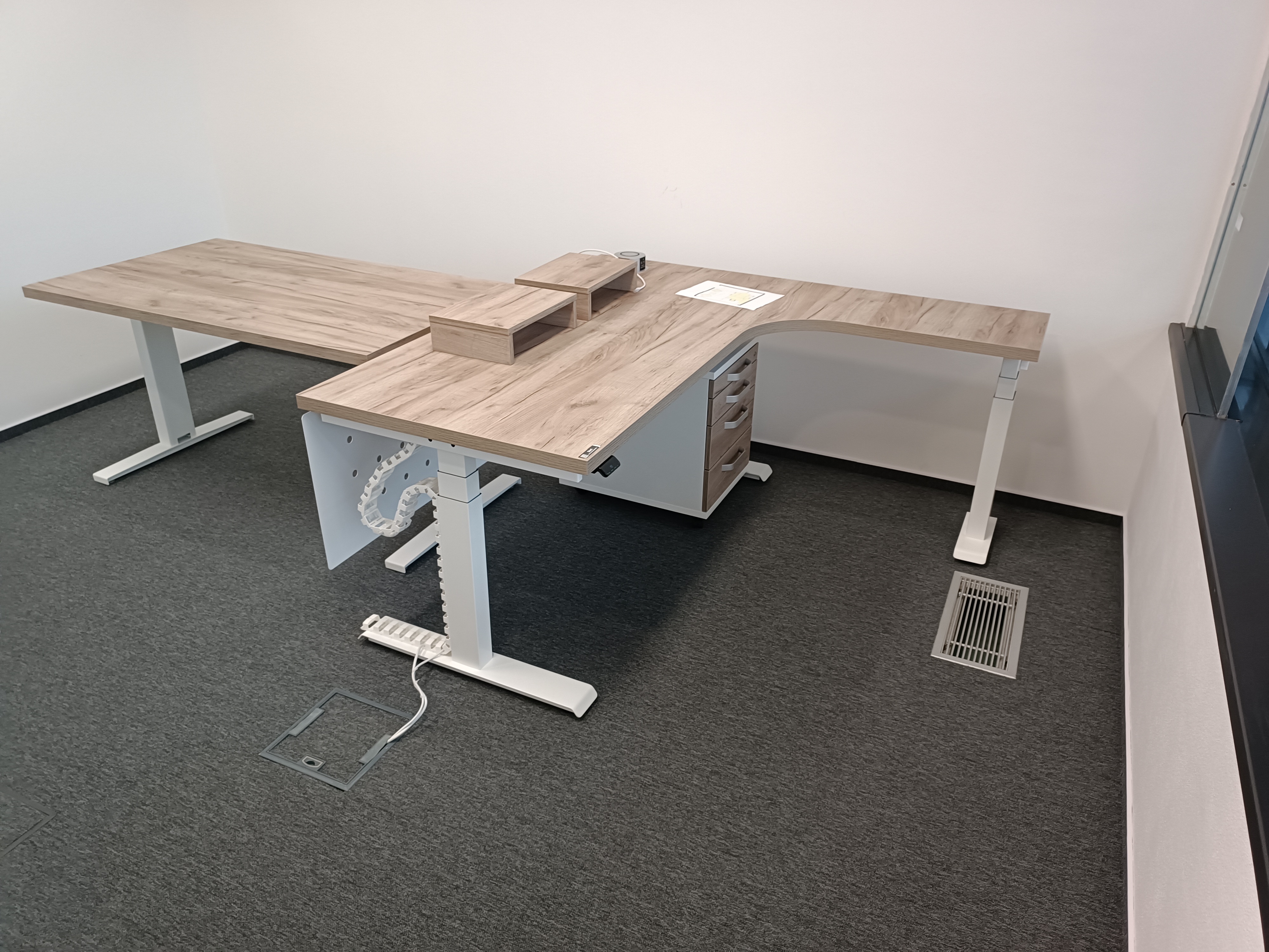 desktherapy-d5-rohovy-elektricky-nastavitelny-stul