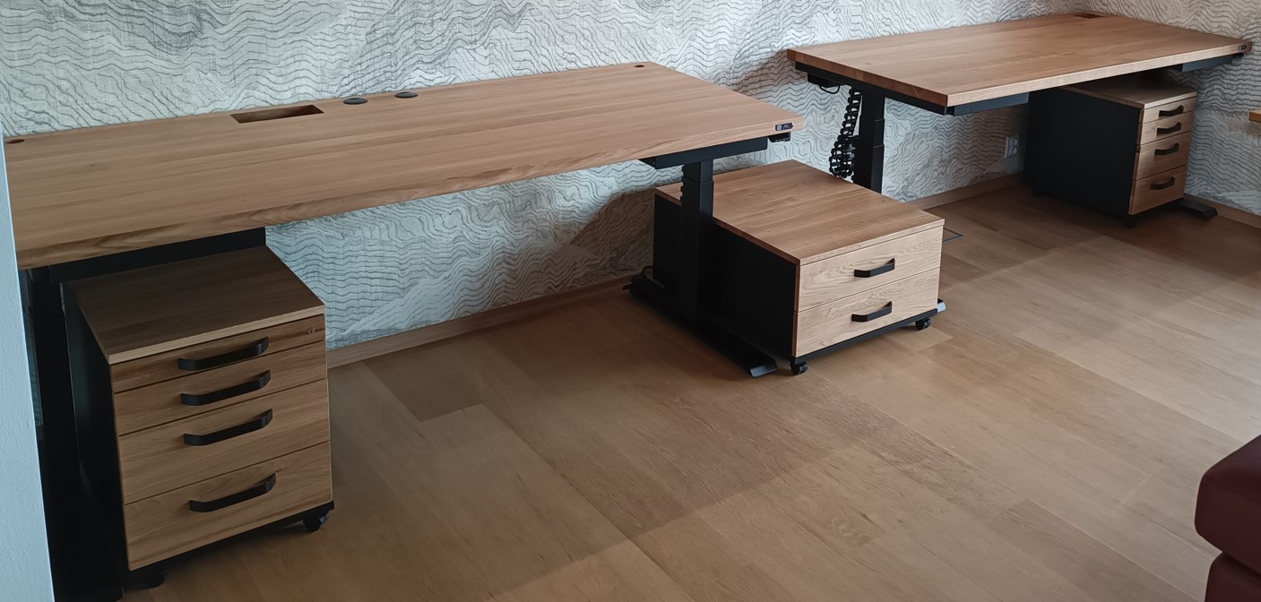 Desktherapy-d5-exclusive-vyskove-nastavitelny-stul-z-masivu