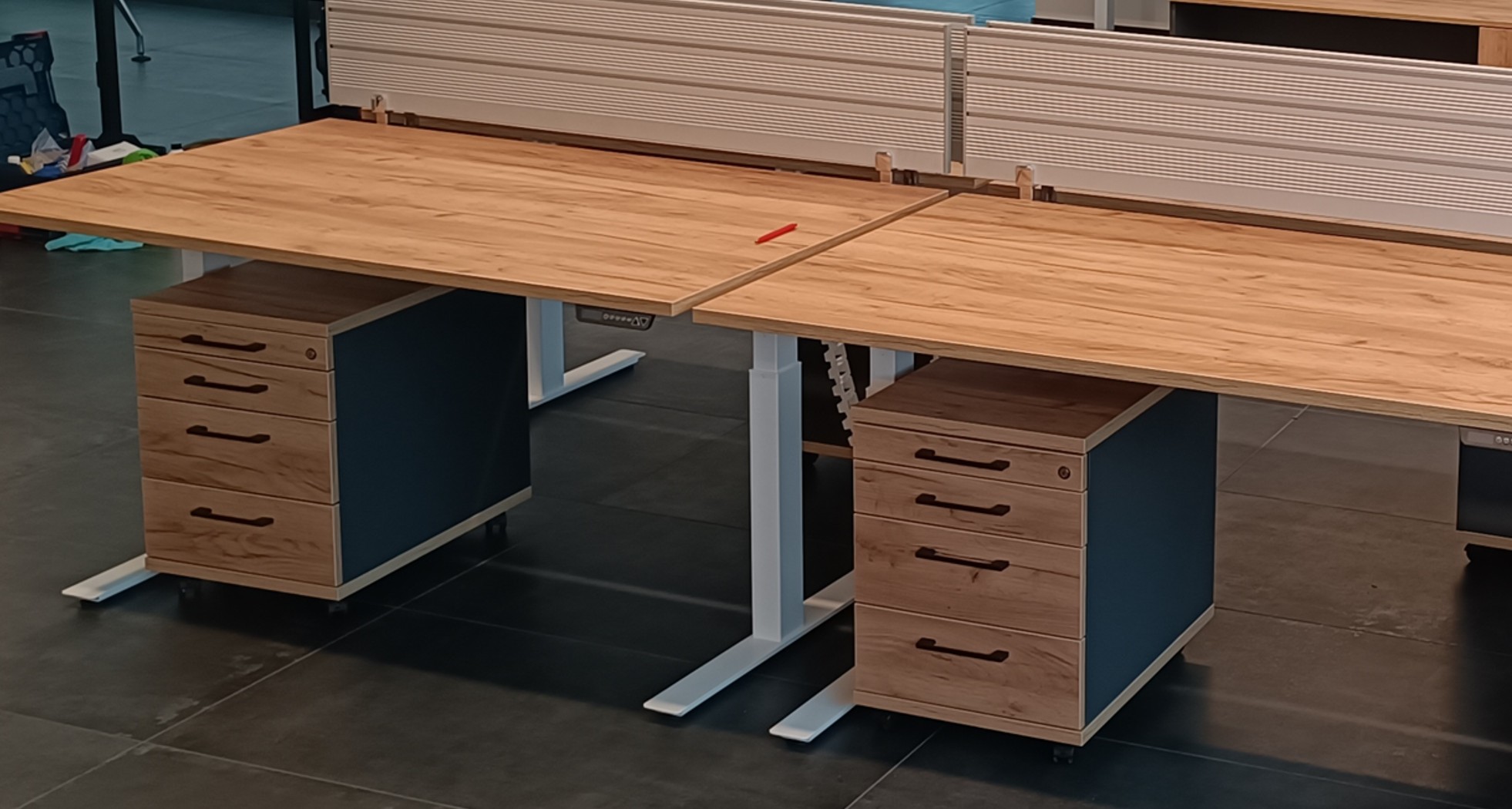 deskTherapy-ie5-bosch-zlaty-craft-kontejnery