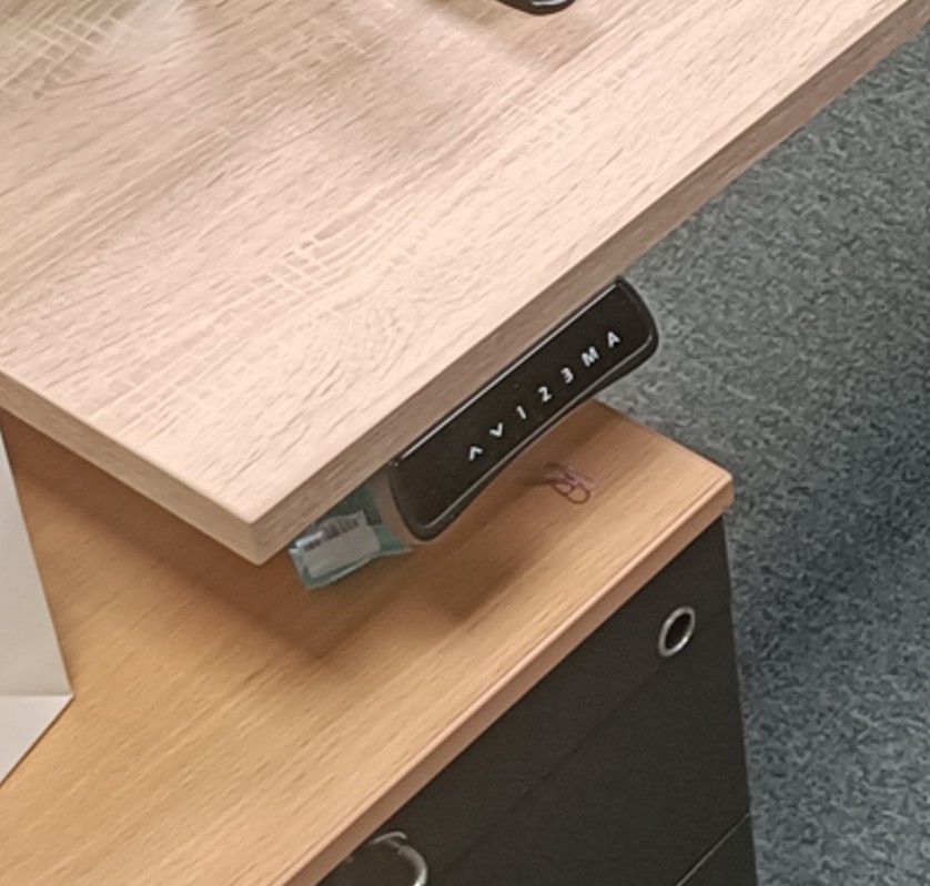 desktherapy-a3-vyskove-nastavitelny-rohovy-stul-ovladac
