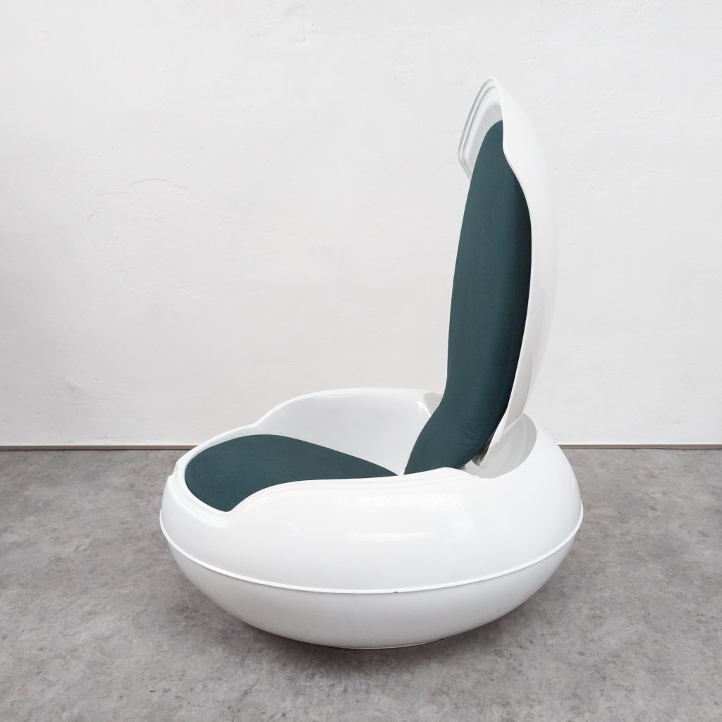 Garden Egg chair by Peter Ghyczy
