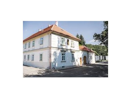 dvoř.dum.zvenku
