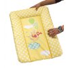Dětská přebalovací podložka v žluto medové barvě s motivem Medvídka Pú 02