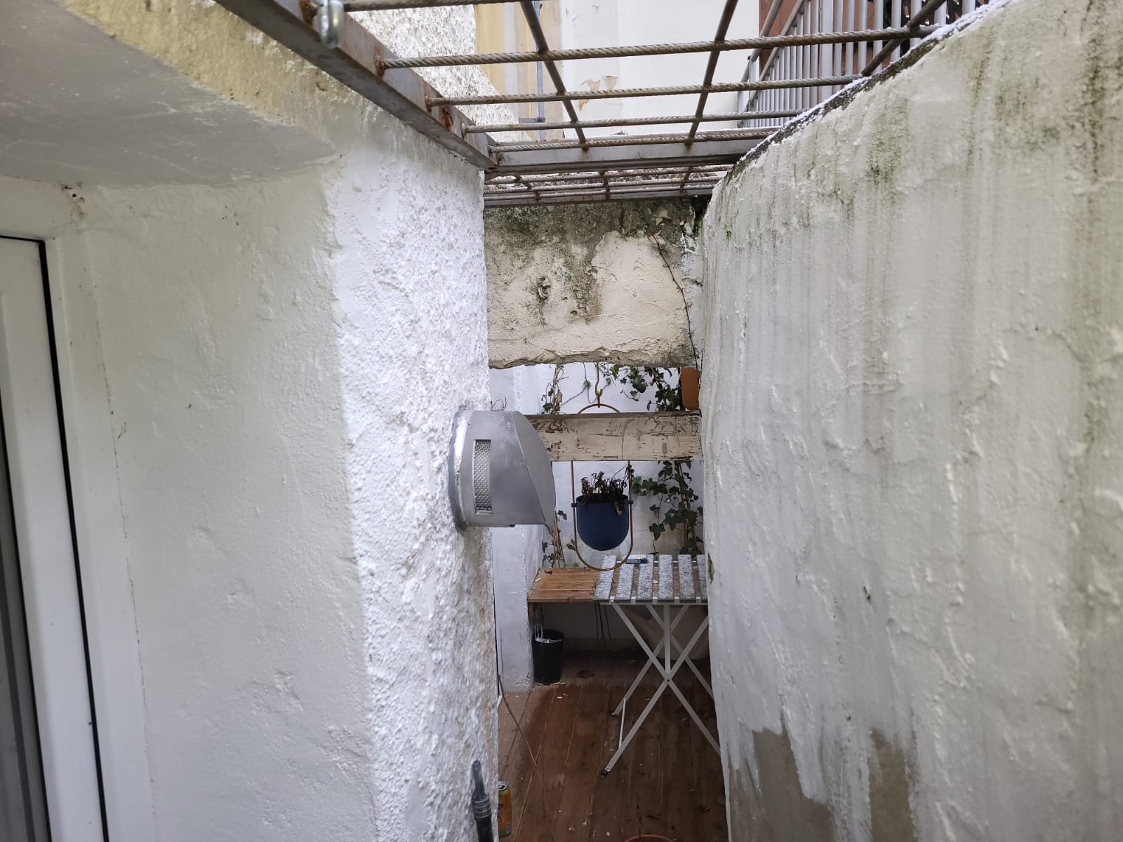 Instalace rekuperační jednotky PRANA v Praze - Anglický dvorek nebo sklepní světlík.