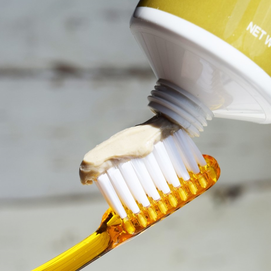 Co je to abrazivita v zubní pastě?