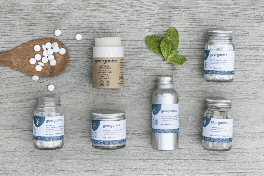 Přirozená péče o zuby: Jak na zdravý a zářivý úsměv bez chemie i výčitek