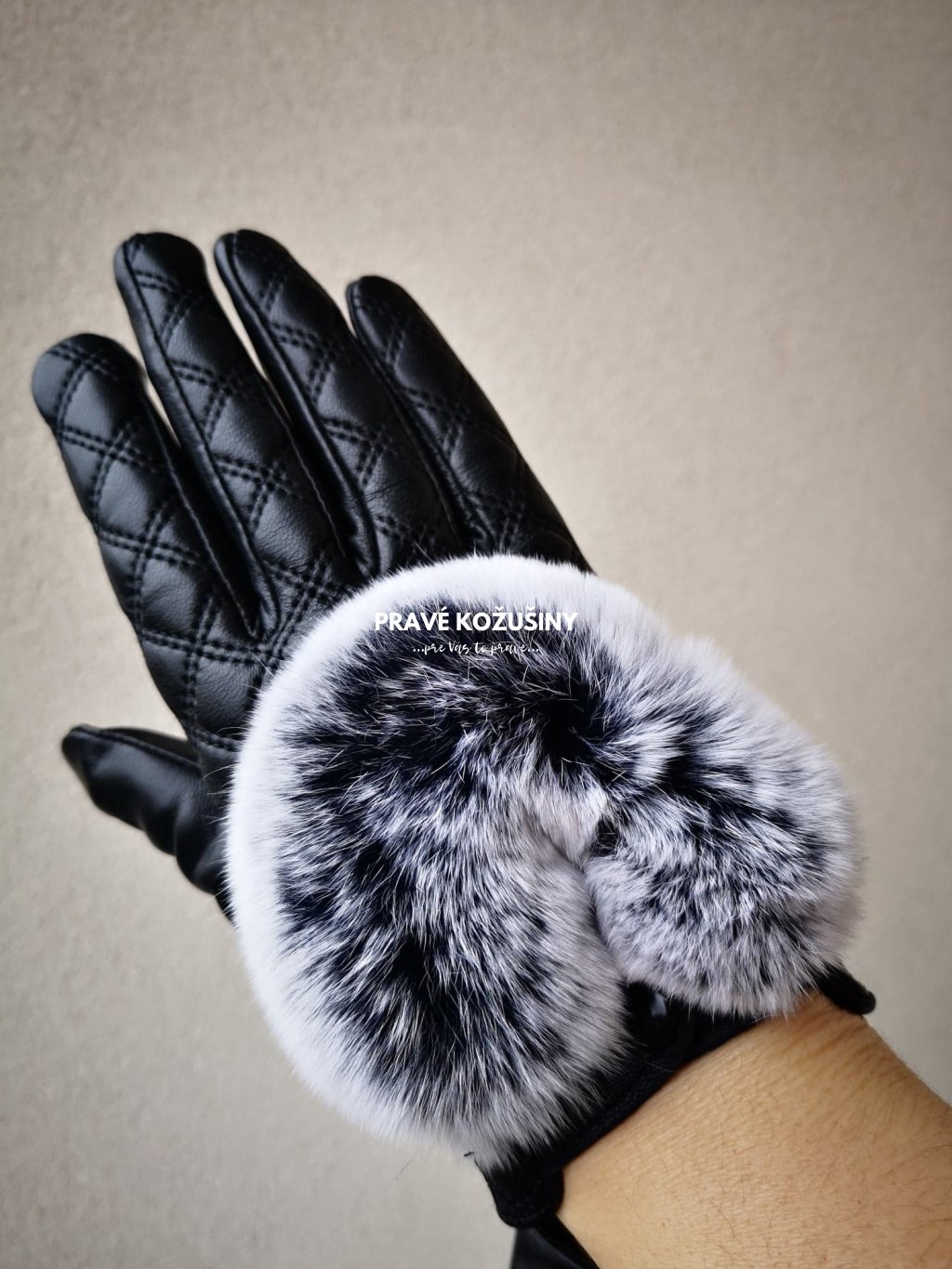 Čierne kožené prešívané rukavice s aplikácou z králika, R7S21