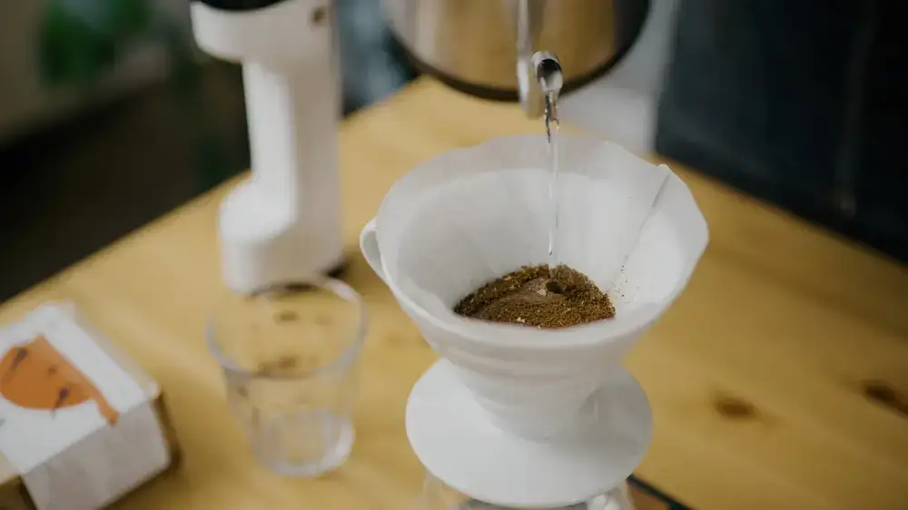 priprava-kavy-cez-hario-v60-3