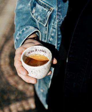 Mexiko na espressu v @prazirnakrok ☕️ a promytá Kolumbie v @cafevsehochut ♥️ #KafeJeLáska #JičínJeLáska #PražírnaKrok...