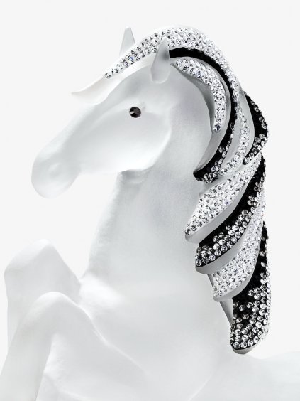 Skleněná figurka Nezkrotná síla s motivem koně z českého křišťálu Preciosa