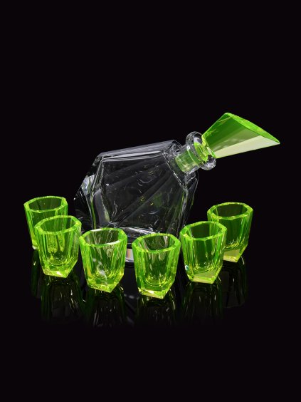 Skleněná karafa Střelec se zátkou a skleničkami, žlutý uran